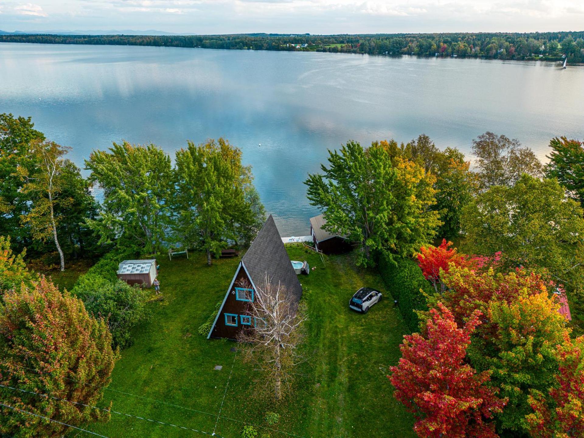 Chalet Du Boathouse, Beaux Souvenirs Au Lac Villa Saint Sebastien Exterior photo